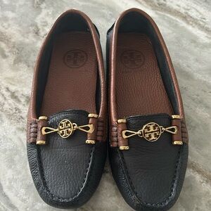NEW Tory Burch Leather loafer in navy